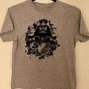 90% Cotton
10% Polyester
It’s in good condition.